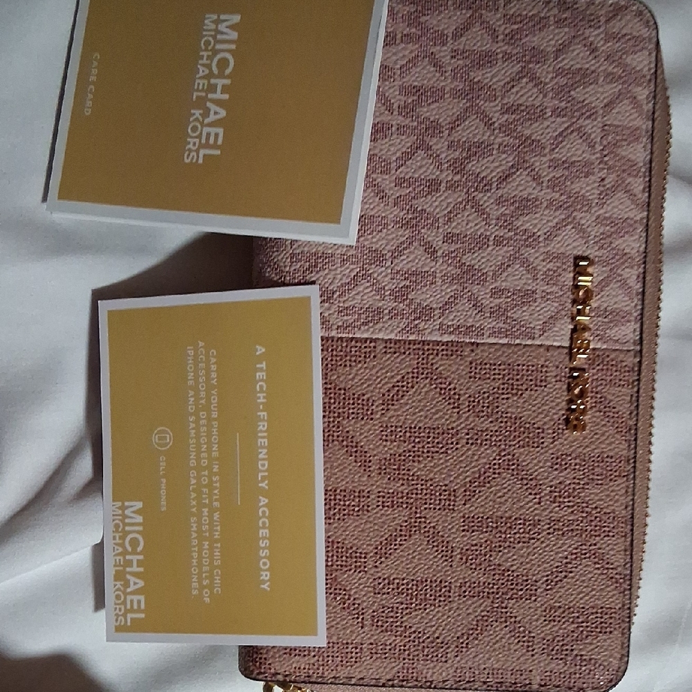 Michael Kors Rose Gold Wallet